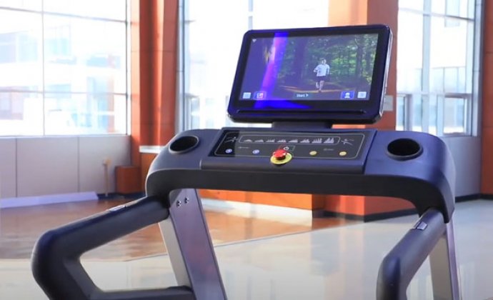TZ 5000A Commercial Treadmill TFT Touch Screen with Anroid Smart System